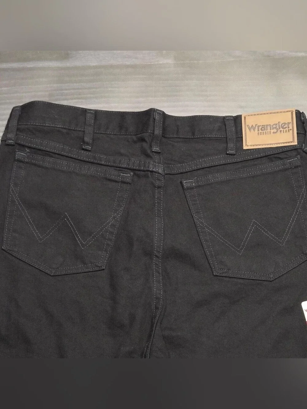 Wrangler Rugged Wear® Relaxed Fit Jean Black size 33x34 NWT